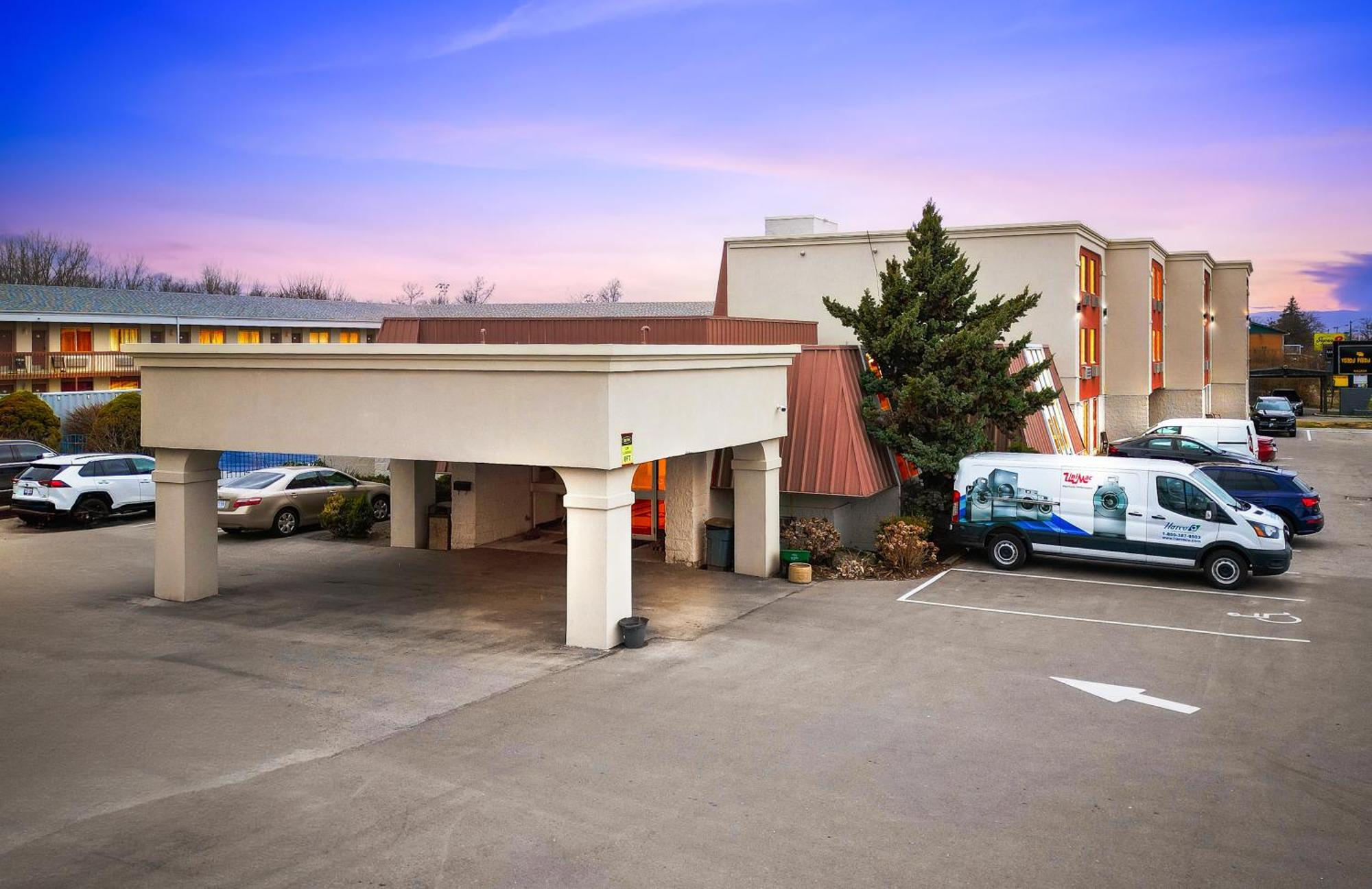Niagara Lodge & Suites Exterior photo