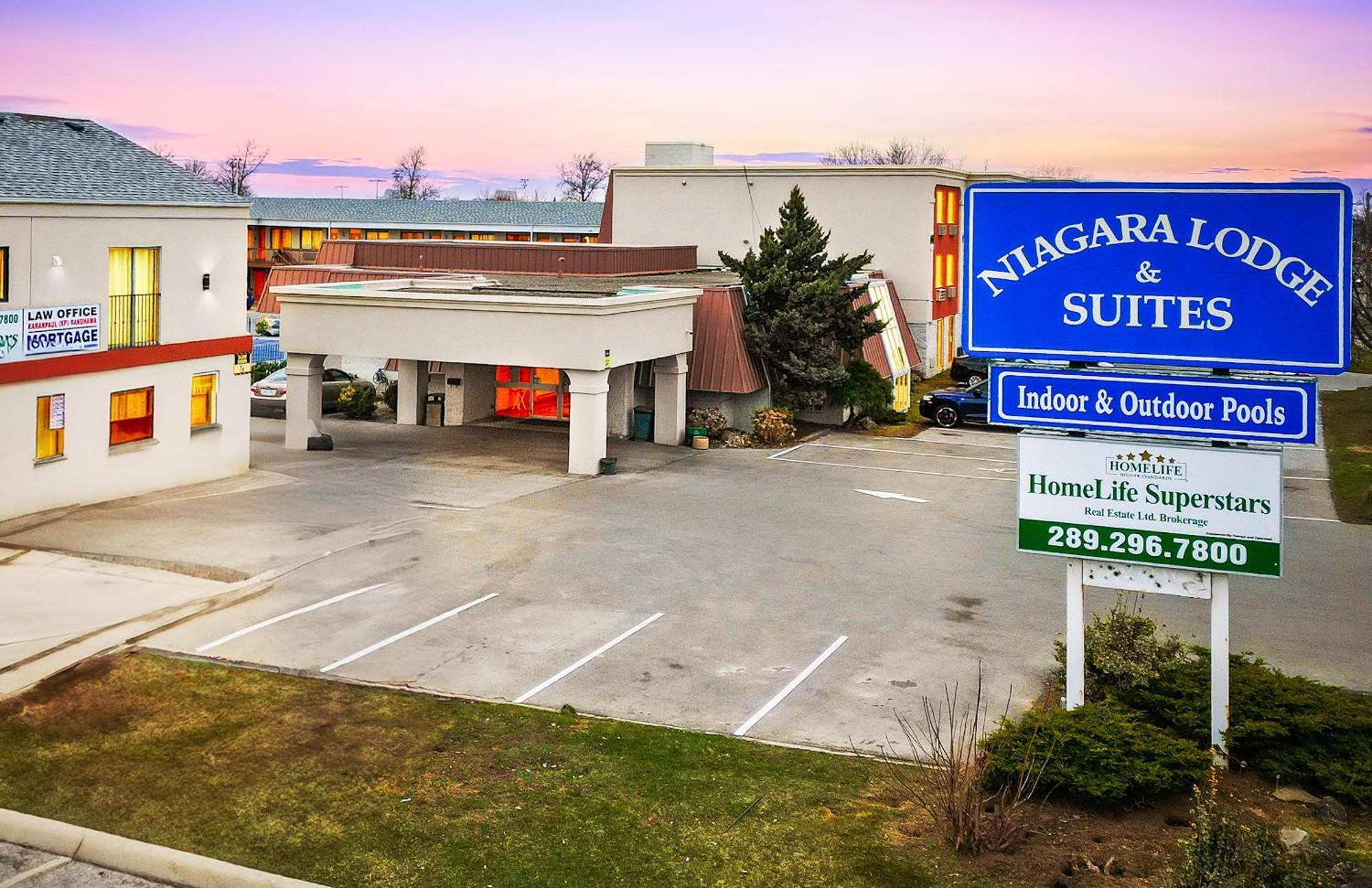 Niagara Lodge & Suites Exterior photo